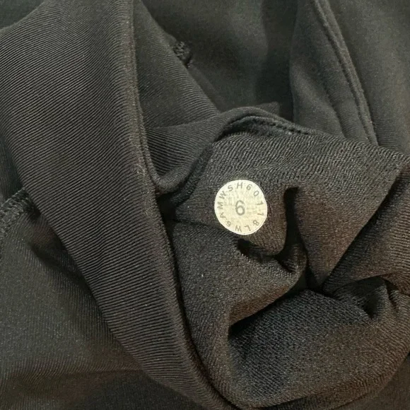 Lululemon Breezy Dot Crop *19" - Size 6 - Picture 12 of 12